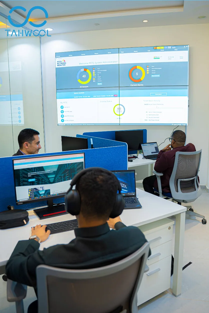 مهندسو تحوّل عند جدار المراقبة